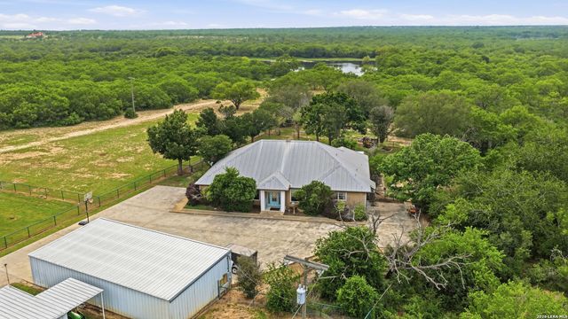 3833 County Road 2880, Bigfoot, TX 78005