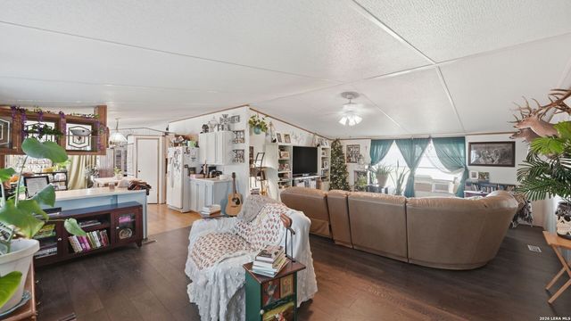 3833 County Road 2880, Bigfoot, TX 78005
