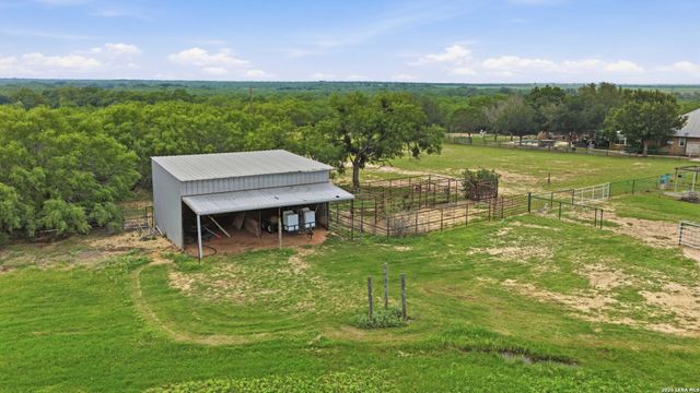 3833 County Road 2880, Bigfoot, TX 78005