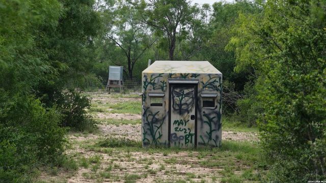 3833 County Road 2880, Bigfoot, TX 78005