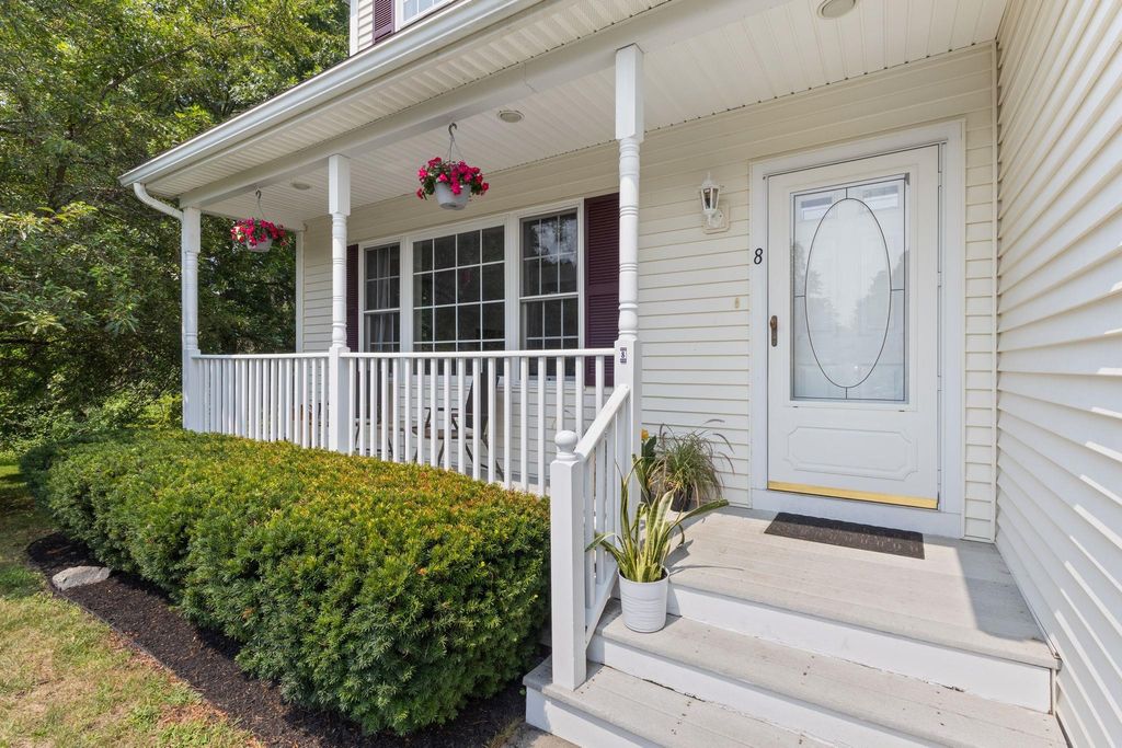 8 Southwood Drive, Dover, NH 03820