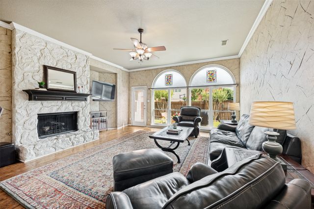 2119 Shumard Oak Lane, Irving, TX 75063