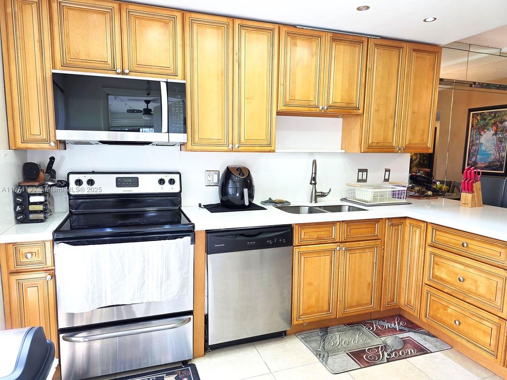 4160 Inverrary Dr 112, Lauderhill, FL 33319