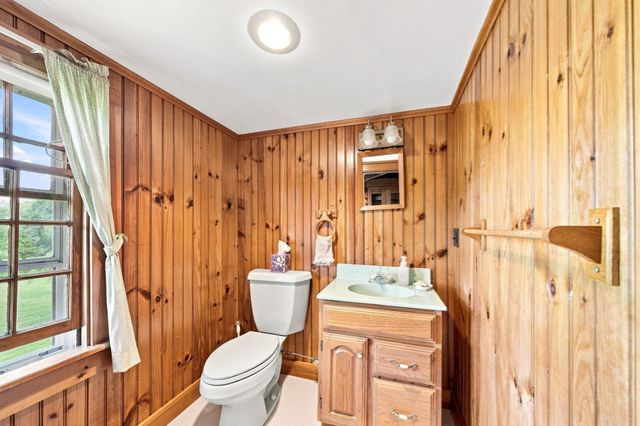 478 Neck Road, Rochester, MA 02770