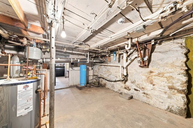 478 Neck Road, Rochester, MA 02770