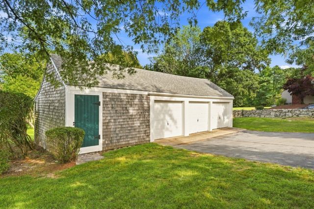 478 Neck Road, Rochester, MA 02770