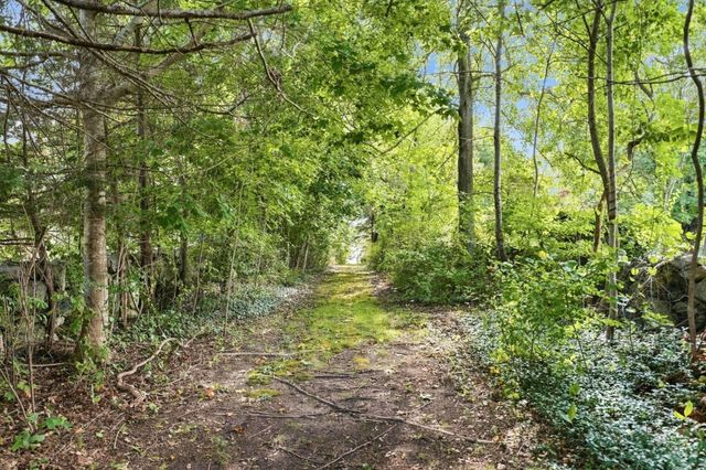 478 Neck Road, Rochester, MA 02770