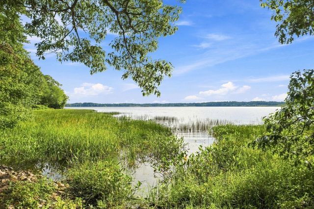 478 Neck Road, Rochester, MA 02770
