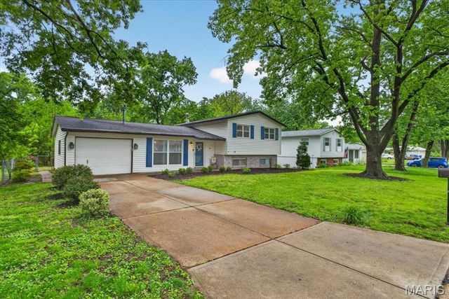 303 Ranch Drive, Manchester, MO 63011