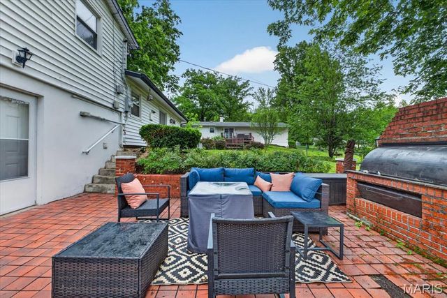 303 Ranch Drive, Manchester, MO 63011