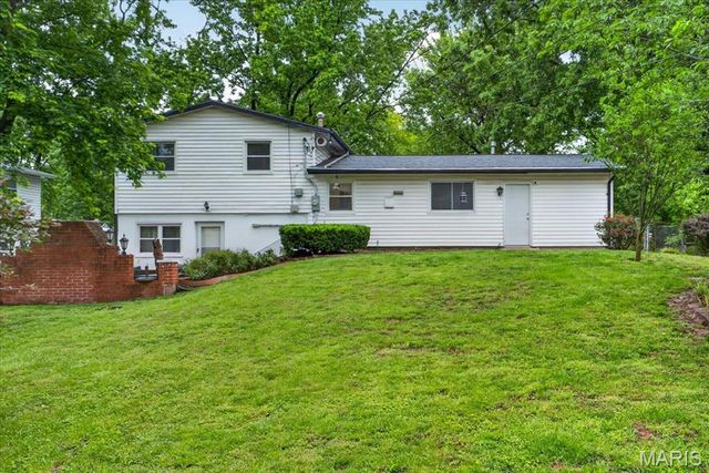 303 Ranch Drive, Manchester, MO 63011