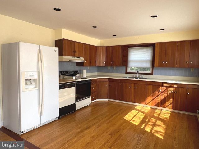 102 OAK DR, Annapolis, MD 21403