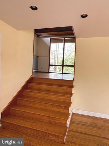 102 OAK DR, Annapolis, MD 21403