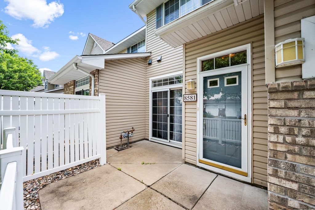 8581 Cortland Road, Eden Prairie, MN 55344 — photo 2