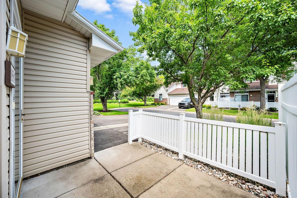 8581 Cortland Road, Eden Prairie, MN 55344 — photo 3