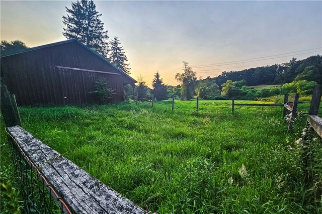 221 Mccaughtry Run Rd, Darlngtn Twp, PA 16115