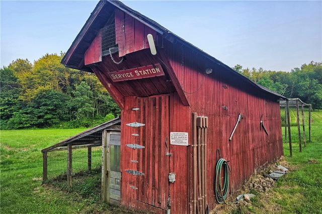 221 Mccaughtry Run Rd, Darlngtn Twp, PA 16115