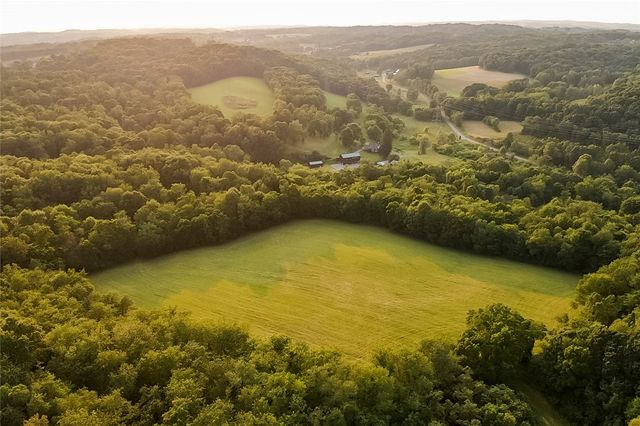 221 Mccaughtry Run Rd, Darlngtn Twp, PA 16115