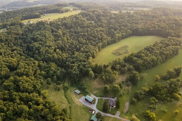 221 Mccaughtry Run Rd, Darlngtn Twp, PA 16115