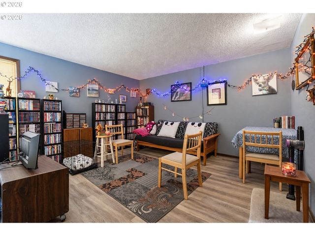 220 Se 28TH Ave, Hillsboro, OR 97123