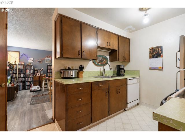 220 Se 28TH Ave, Hillsboro, OR 97123