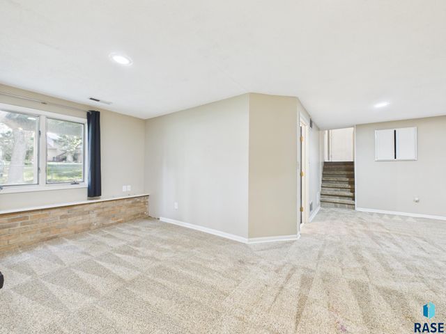 5600 W Pebble Creek Rd Road, Sioux Falls, SD 57106
