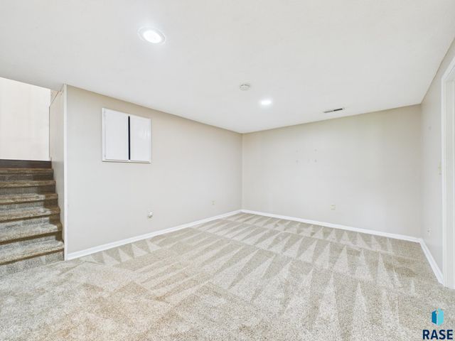 5600 W Pebble Creek Rd Road, Sioux Falls, SD 57106