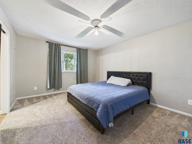 5600 W Pebble Creek Rd Road, Sioux Falls, SD 57106
