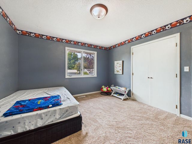 5600 W Pebble Creek Rd Road, Sioux Falls, SD 57106