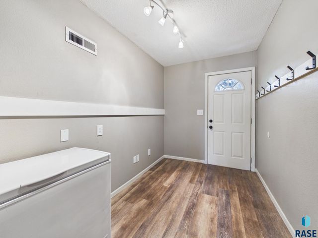 5600 W Pebble Creek Rd Road, Sioux Falls, SD 57106
