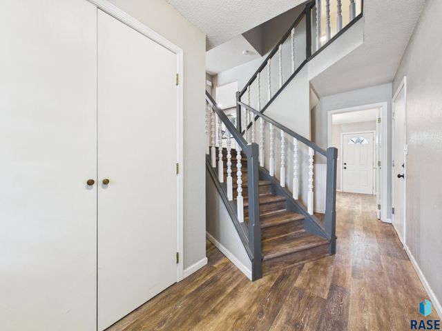 5600 W Pebble Creek Rd Road, Sioux Falls, SD 57106