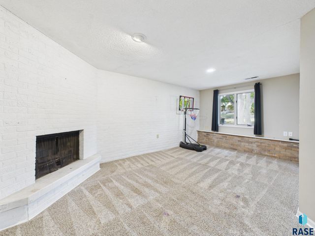 5600 W Pebble Creek Rd Road, Sioux Falls, SD 57106