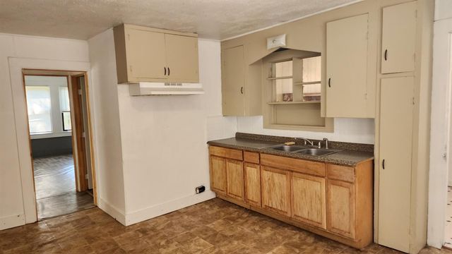 413 N Avenue D Ave, Waelder, TX 78959