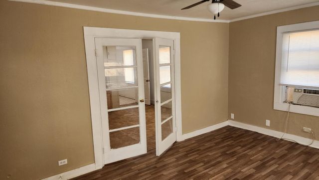 413 N Avenue D Ave, Waelder, TX 78959