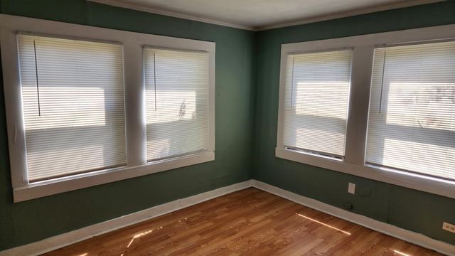 413 N Avenue D Ave, Waelder, TX 78959