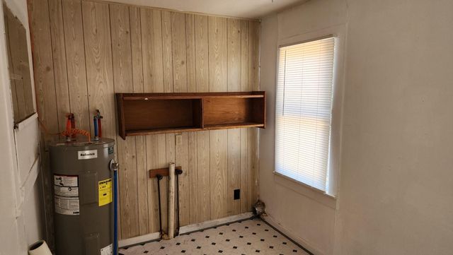 413 N Avenue D Ave, Waelder, TX 78959