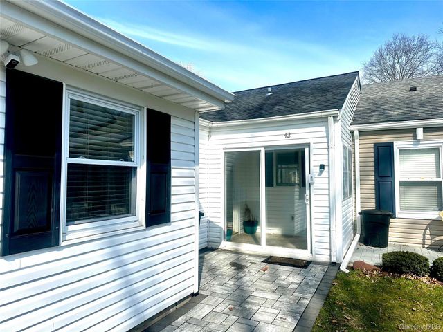 42 Freemont Lane, Coram, NY 11727
