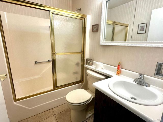 42 Freemont Lane, Coram, NY 11727