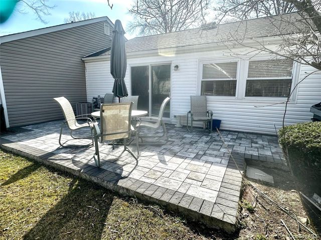 42 Freemont Lane, Coram, NY 11727