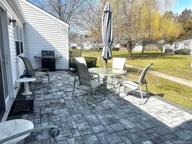 42 Freemont Lane, Coram, NY 11727