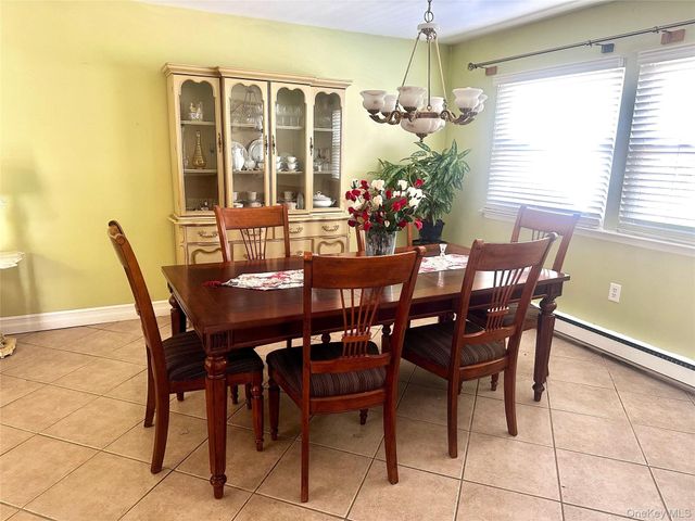 42 Freemont Lane, Coram, NY 11727