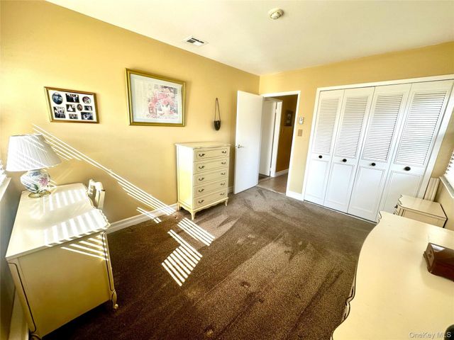 42 Freemont Lane, Coram, NY 11727