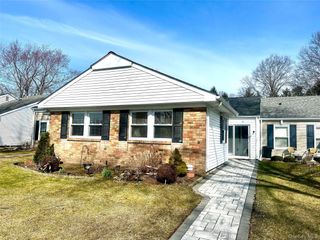 42 Freemont Lane, Coram, NY 11727