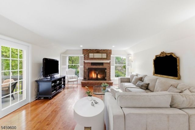 6 Fawn Ridge Rd, Clinton Twp., NJ 08833