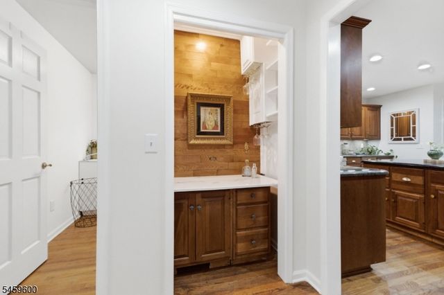 6 Fawn Ridge Rd, Clinton Twp., NJ 08833