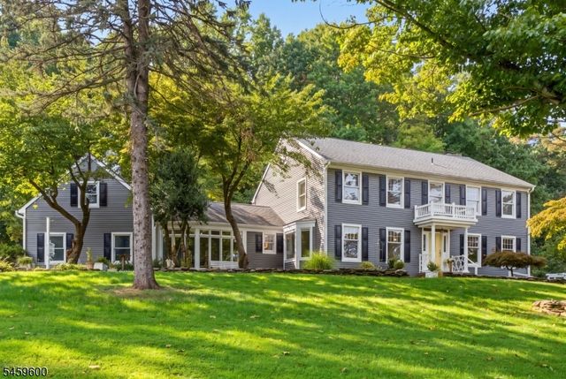 6 Fawn Ridge Rd, Clinton Twp., NJ 08833