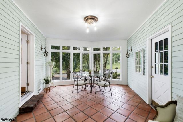 6 Fawn Ridge Rd, Clinton Twp., NJ 08833