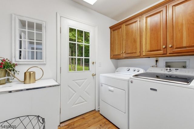 6 Fawn Ridge Rd, Clinton Twp., NJ 08833