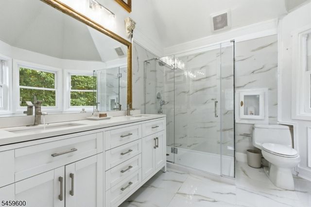 6 Fawn Ridge Rd, Clinton Twp., NJ 08833