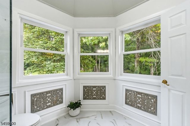 6 Fawn Ridge Rd, Clinton Twp., NJ 08833